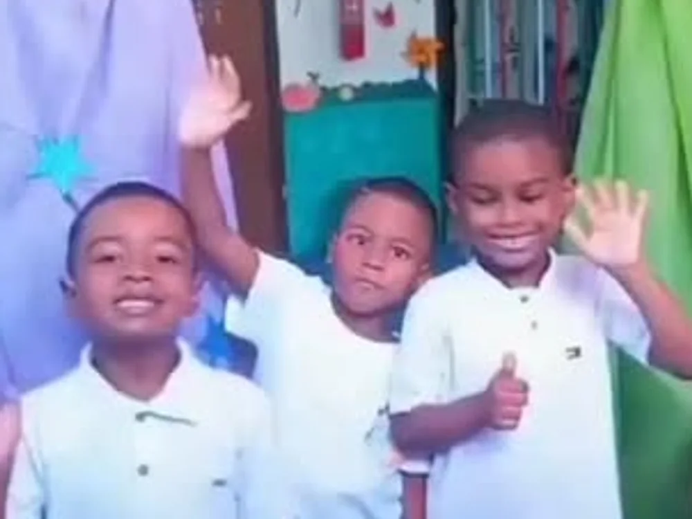 Crianças sorrindo no Acampadentro do Maria Zélia